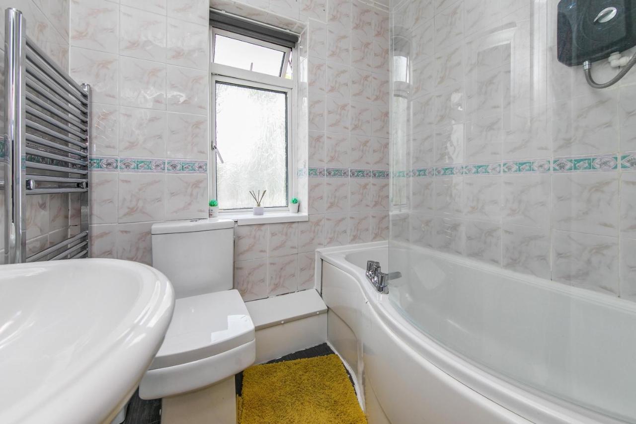The Comfy Resort, Free Private Parking & Wifi, 9 Beds Colchester Eksteriør bilde